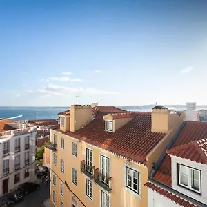 alfama-charming-apartment-with-amazing-river-view-and-terrace.hotels-lisbon-portugal.com/